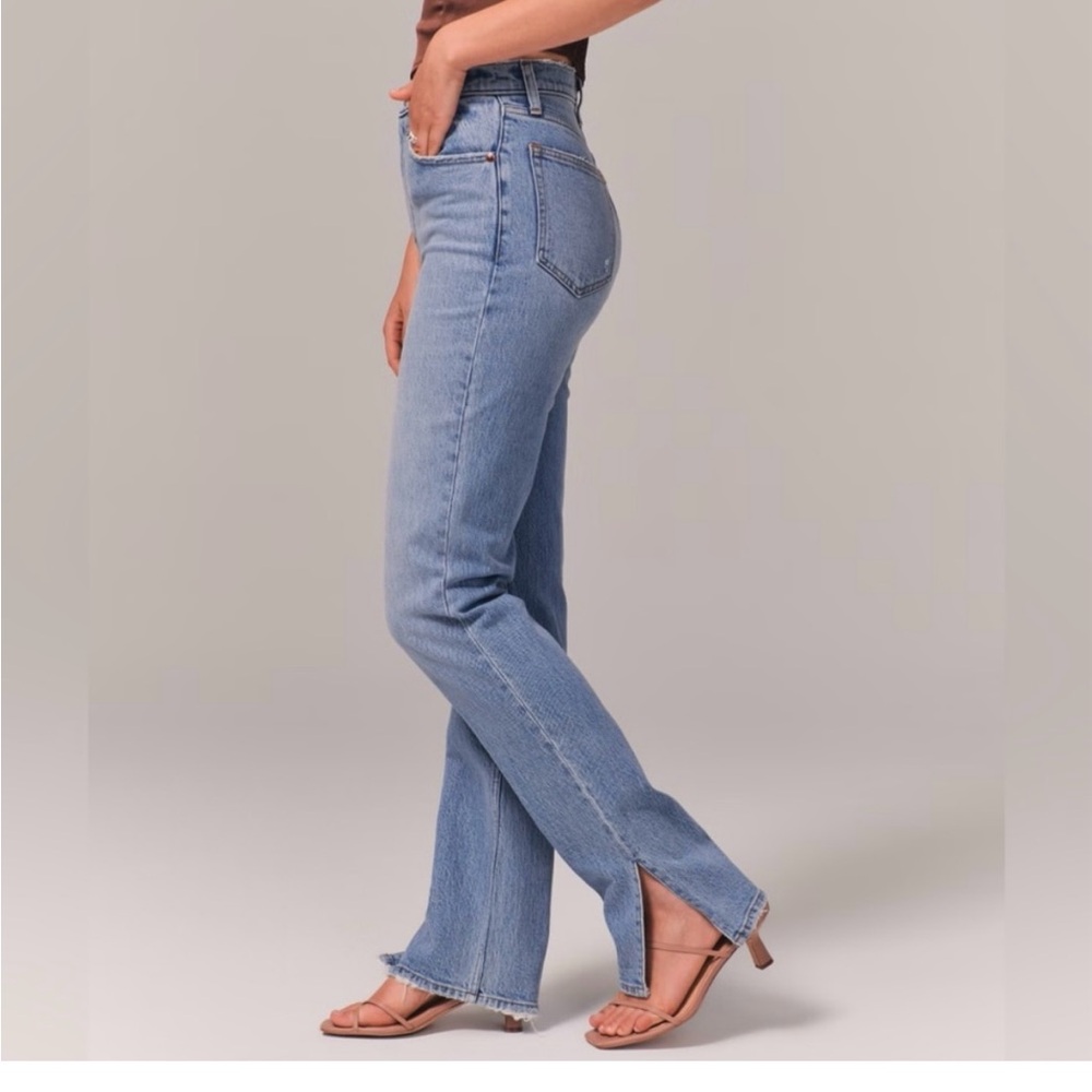 Abercrombie & Fitch 90s Straight Ultra High Rise with Split Hem Jeans